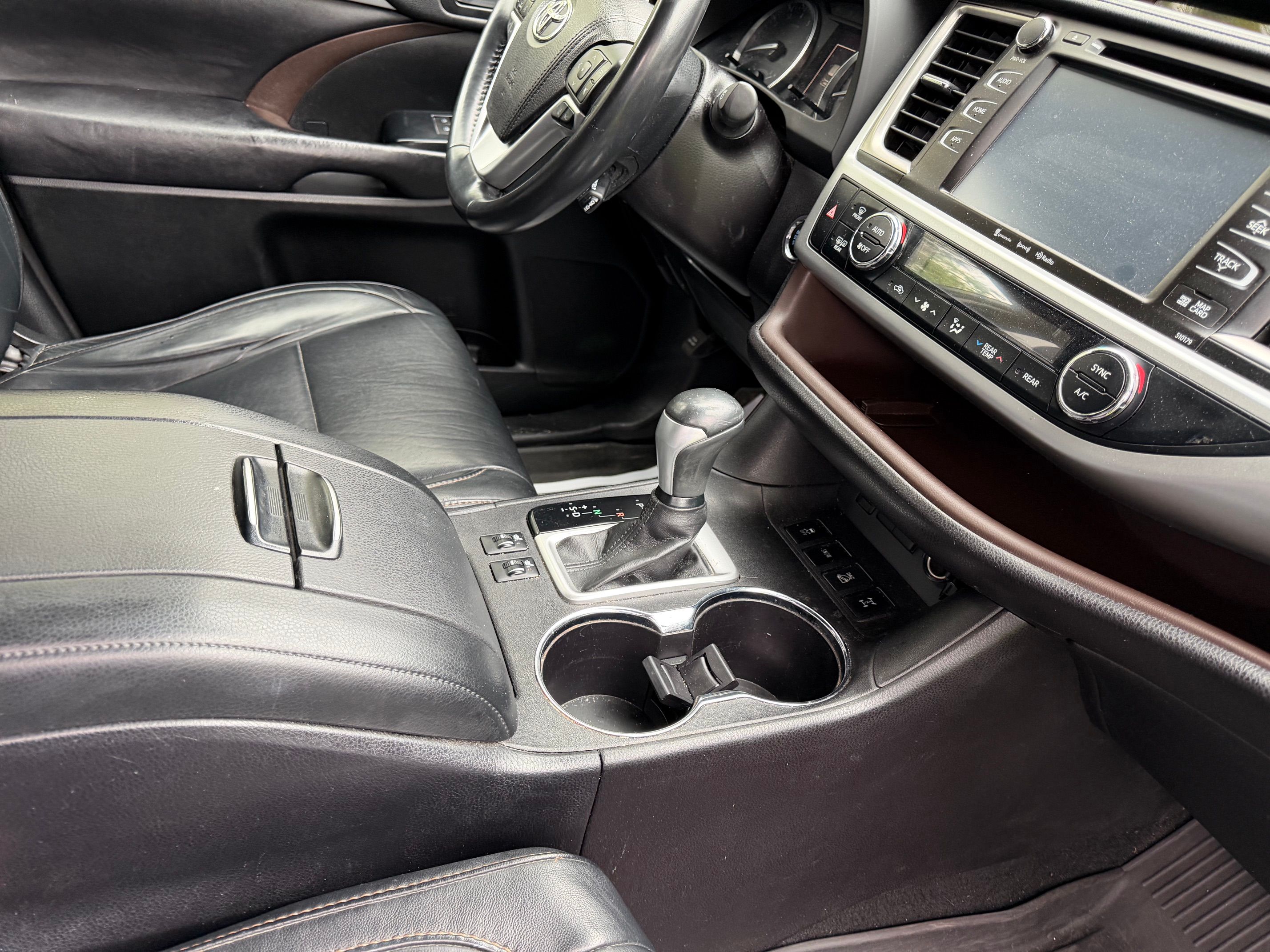Used 2017 Toyota Highlander XLE AWD/4WD image 17