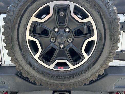 Used 2016 Jeep Wrangler Unlimited Rubicon AWD/4WD image 8