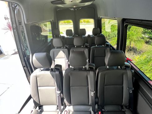 Used 2022 Mercedes-Benz Sprinter 2500 image 6