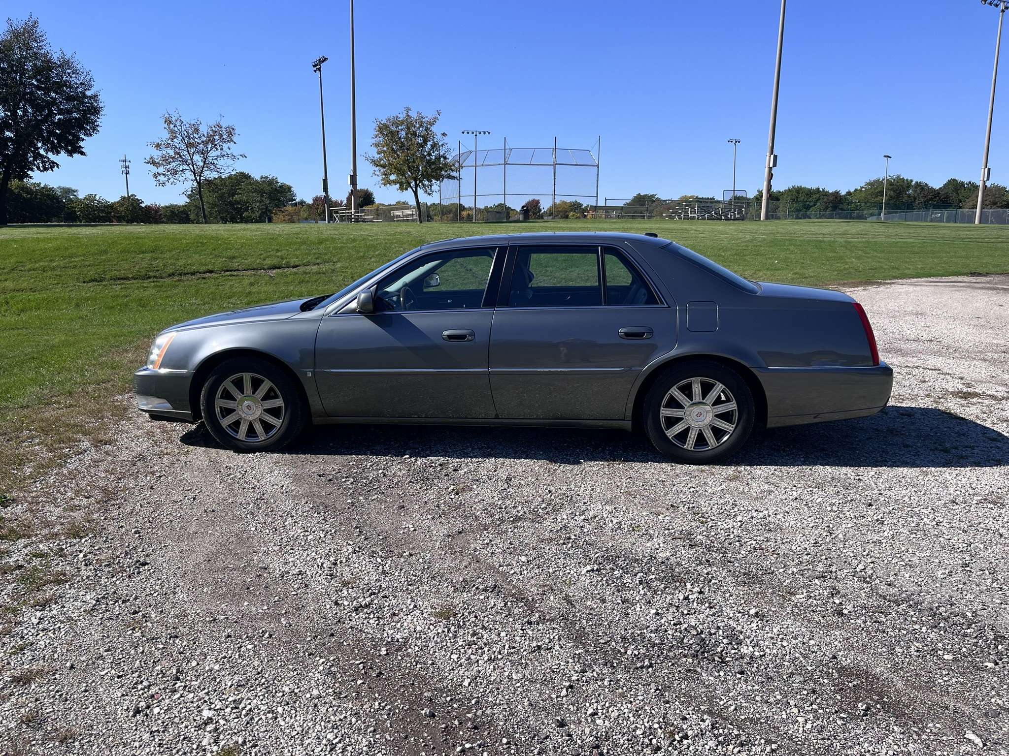 Used 2008 Cadillac DTS FWD image 2