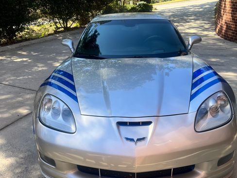 Used 2006 Chevrolet Corvette Coupe w/ Preferred Equipment Group RWD image 11