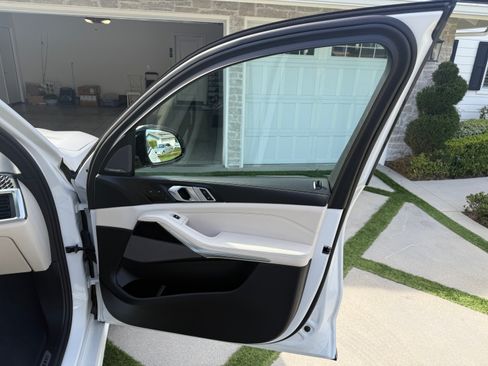 Used 2026 BMW X7 xDrive40i w/ Executive Package image 22