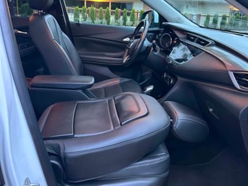Used 2021 Buick Encore GX Essence w/ Experience Buick Package FWD image 9