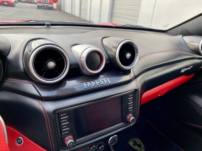 Used 2015 Ferrari California T RWD image 13