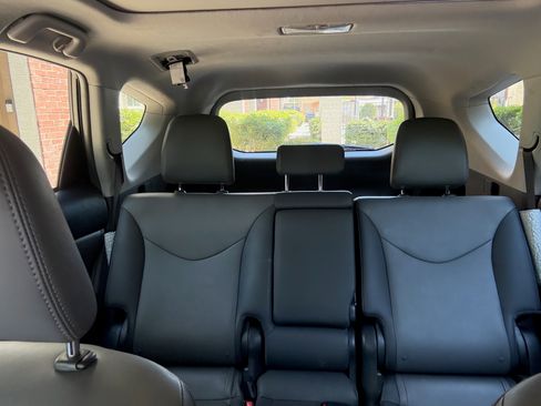 Used 2014 Toyota Prius V Five FWD image 10