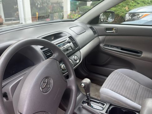 Used 2006 Toyota Camry LE FWD image 2