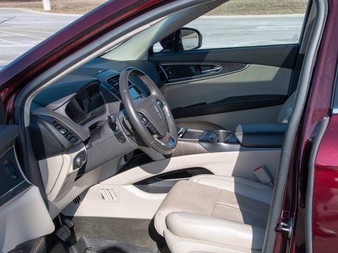 Used 2020 Lincoln Nautilus Reserve w/ Equipment Group 201A image 9