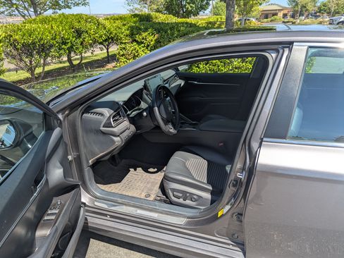 Used 2023 Toyota Camry SE image 11
