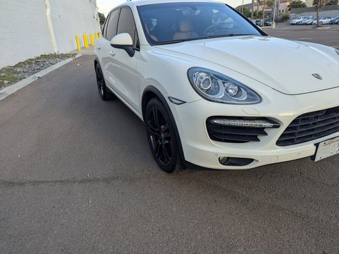 Used 2011 Porsche Cayenne Turbo image 6