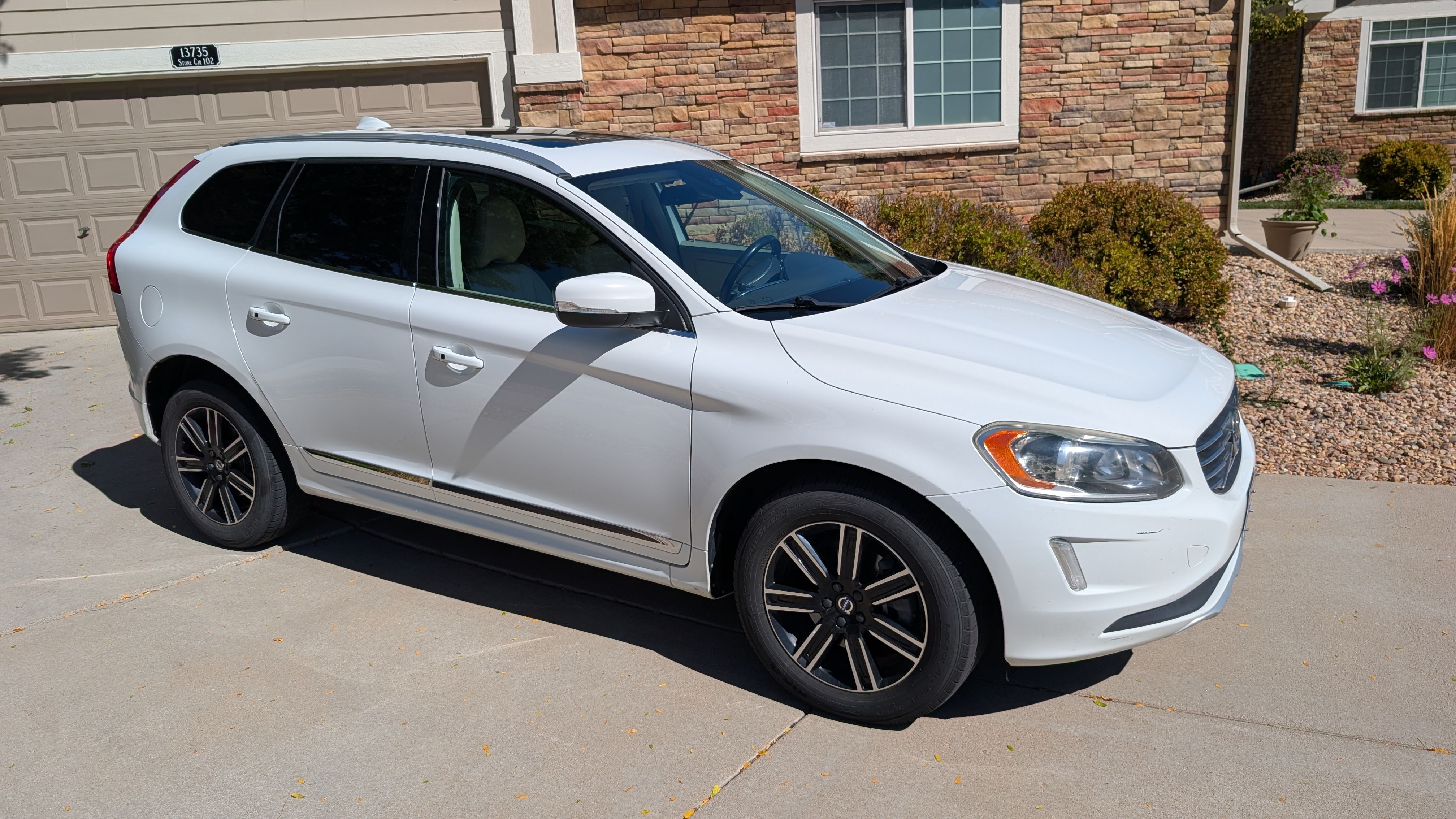 Used 2015 Volvo XC60 T6 AWD/4WD image 1