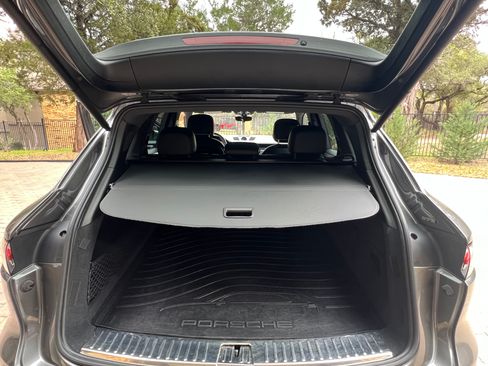 Used 2022 Porsche Cayenne image 10
