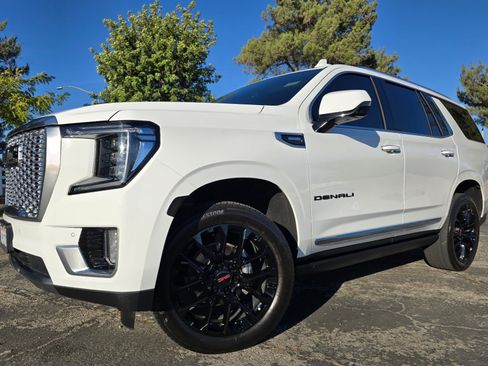 Used 2023 GMC Yukon Denali AWD/4WD image 4