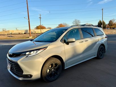 Used 2025 Toyota Sienna XLE Woodland Edition