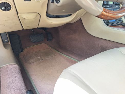 Used 2000 Jaguar XK8 Convertible image 18