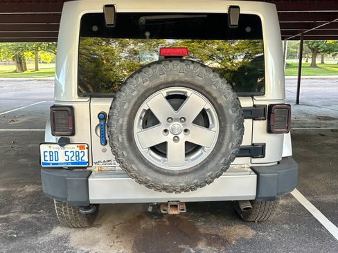 Used 2012 Jeep Wrangler Unlimited Sahara w/ Mopar Chrome Edition Group AWD/4WD image 5