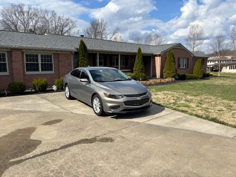 Used 2018 Chevrolet Malibu LT w/ Leather Package image 1