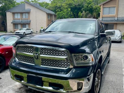 Used 2016 RAM 1500 Laramie w/ Convenience Group AWD/4WD image 2