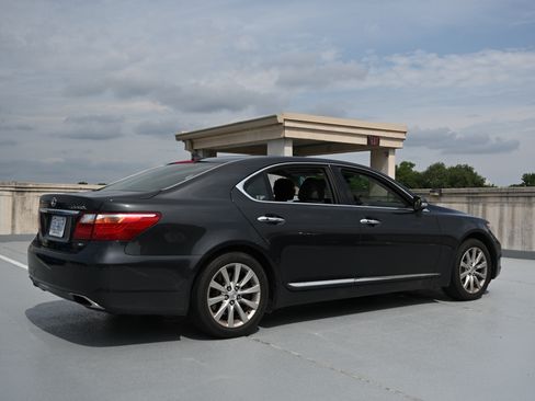 Used 2011 Lexus LS 460 L w/ Luxury Pkg AWD/4WD image 9