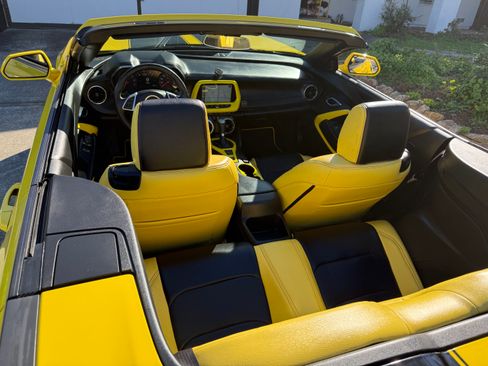 Used 2018 Chevrolet Camaro SS image 28