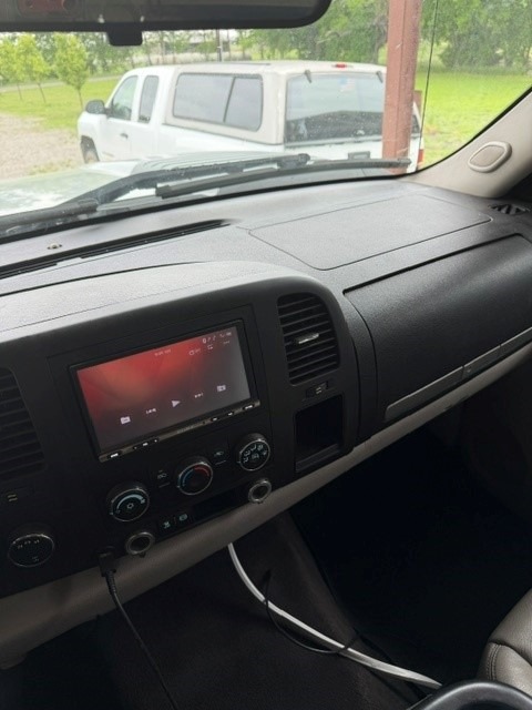 Used 2011 Chevrolet Silverado 2500 LT AWD/4WD image 14