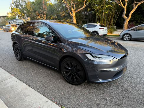 Used 2022 Tesla Model X Plaid image 5