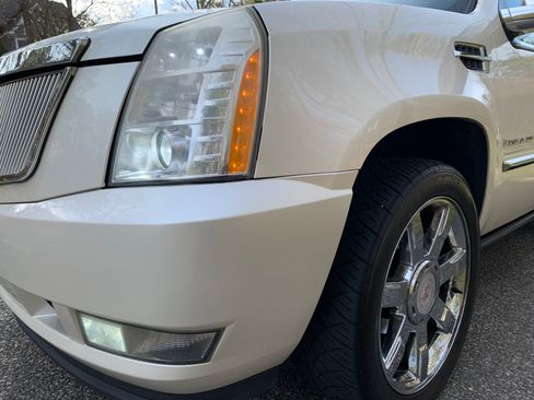Used 2007 Cadillac Escalade 2WD w/ Information Package image 17