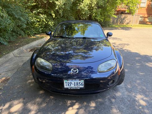 Used 2008 MAZDA MX-5 Miata Grand Touring RWD image 4