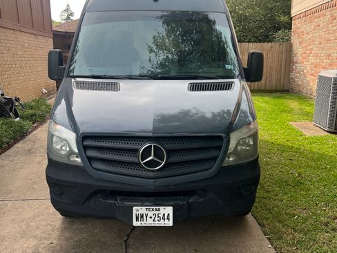Used 2018 Mercedes-Benz Sprinter 2500 image 1