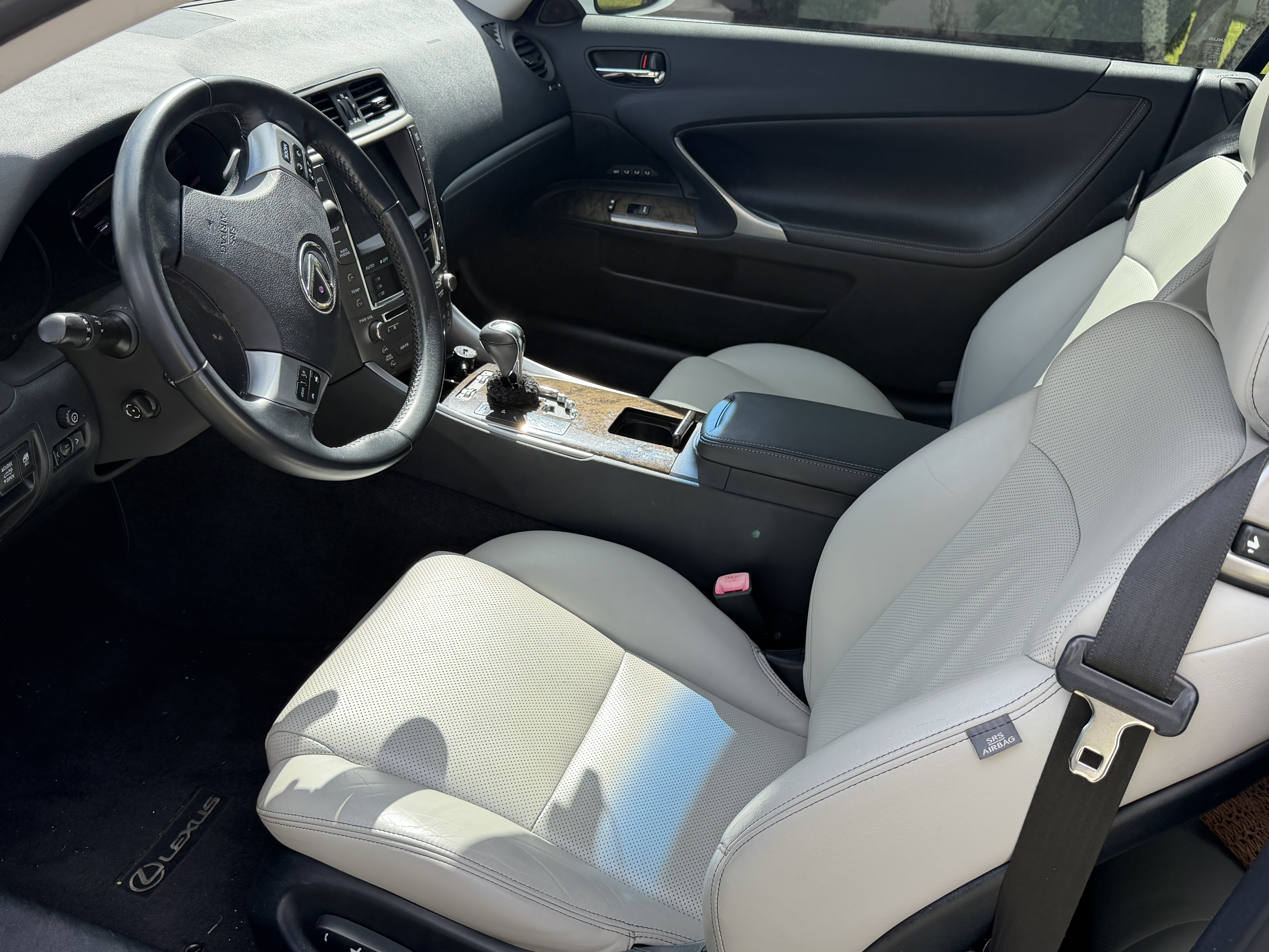Used 2012 Lexus IS 250C w/ Luxury Pkg RWD image 9