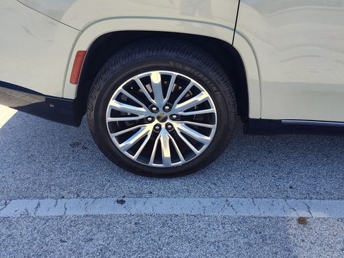 Used 2022 Jeep Grand Wagoneer Series III image 10