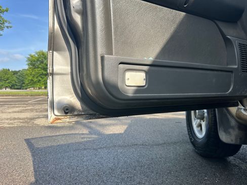 Used 2001 Isuzu Trooper S image 17