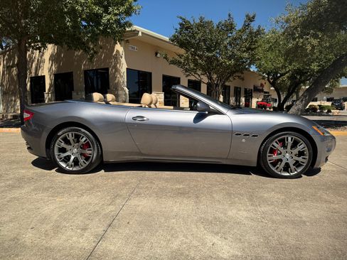 Used 2011 Maserati GranTurismo Convertible 2D image 11