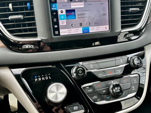 Used 2024 Chrysler Voyager LX image 20