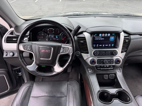 Used 2020 GMC Yukon XL SLT image 5