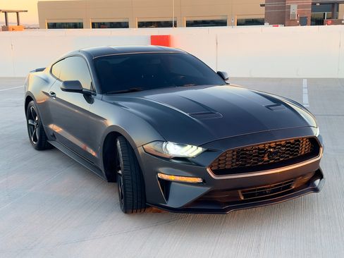 Used 2018 Ford Mustang Coupe w/ Equipment Group 101A image 4