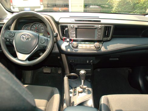 Used 2014 Toyota RAV4 XLE FWD image 12