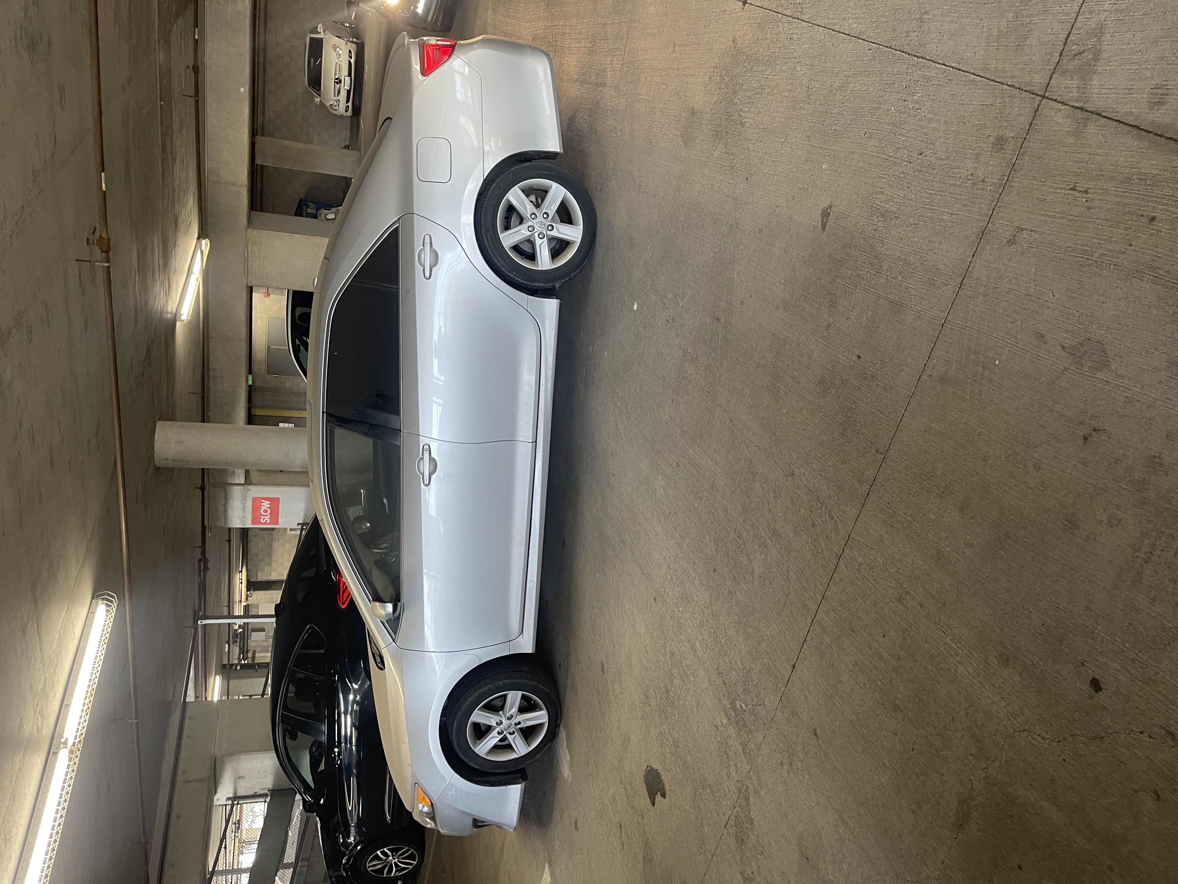 Used 2014 Toyota Camry SE w/ Moonroof Package FWD image 16