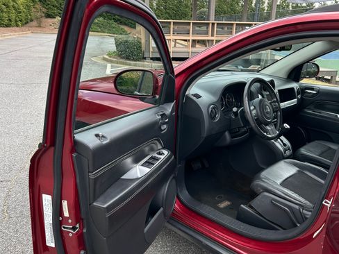 Used 2014 Jeep Compass Latitude AWD/4WD image 8