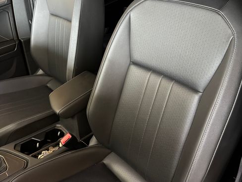 Used 2022 Volkswagen Tiguan SE R-Line image 12