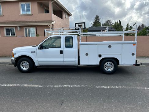 Used 2001 Ford F250 2WD SuperCab Super Duty image 5