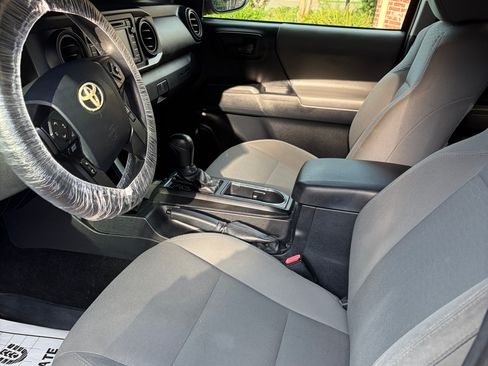 Used 2019 Toyota Tacoma SR w/ SR Convenience Package RWD image 4