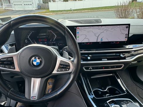 Used 2023 BMW X7 xDrive40i w/ M Sport Package image 17