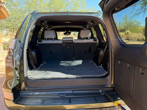 Used 2023 Lexus GX 460 w/ Black Line Special Edition AWD/4WD image 11