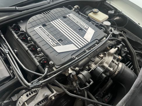 Used 2015 Chevrolet Corvette Z06 w/ 3LZ Preferred Equipment Group RWD image 8