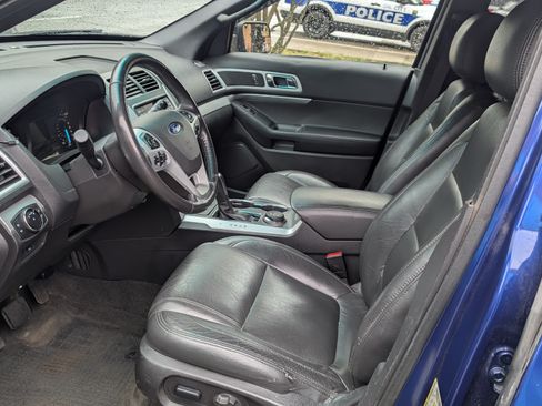 Used 2015 Ford Explorer XLT image 12