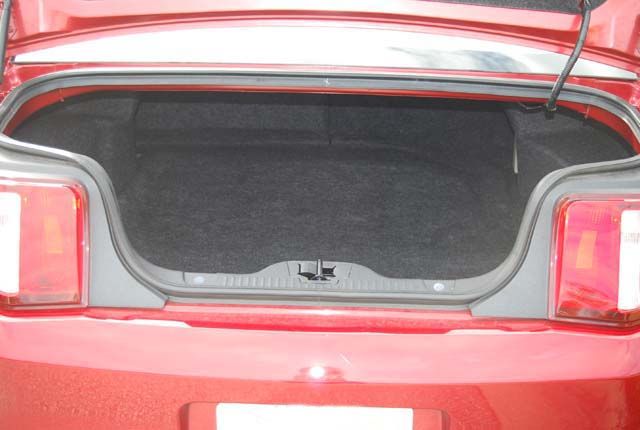 Used 2010 Ford Mustang GT Premium RWD image 4