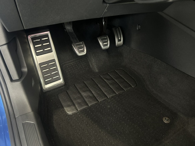 Used 2024 Volkswagen Golf R AWD/4WD image 18