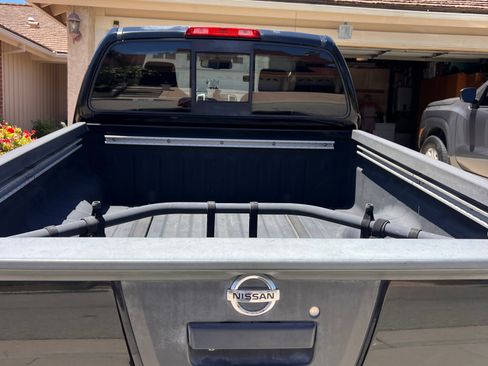 Used 2015 Nissan Frontier SV w/ SV Value Truck Package RWD image 6