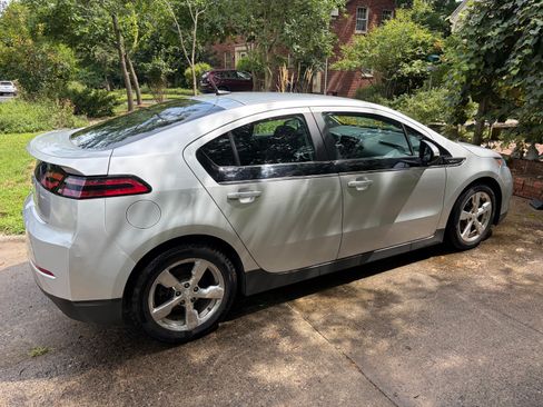 Used 2013 Chevrolet Volt Premium w/ Premium Trim Package FWD image 4