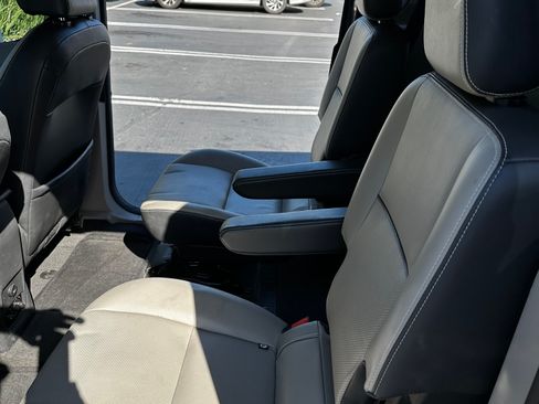 Used 2016 Ford Transit Connect Titanium image 10